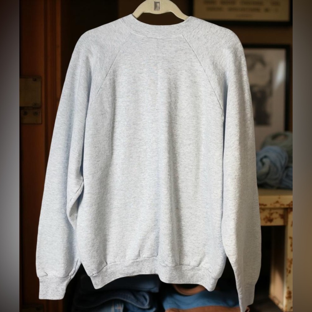 Vintage "Love Is Like A Cat" Siamese Cat Light Gray Crewneck Sweatshirt “88” - Picture 4 of 7